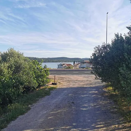 Dom wakacyjny Standard Two Bedroom Mobile With Sea View And Terrace Pirovac