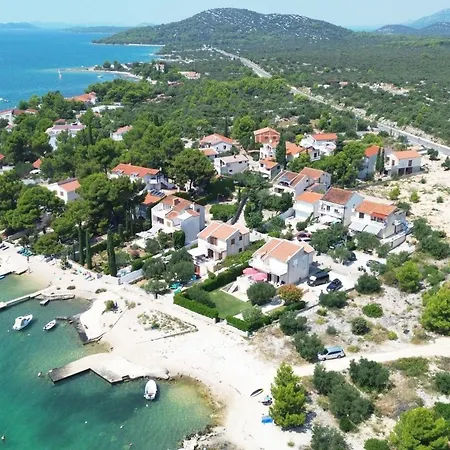 Standard Two Bedroom Mobile With Sea View And Terrace Dom wakacyjny Pirovac