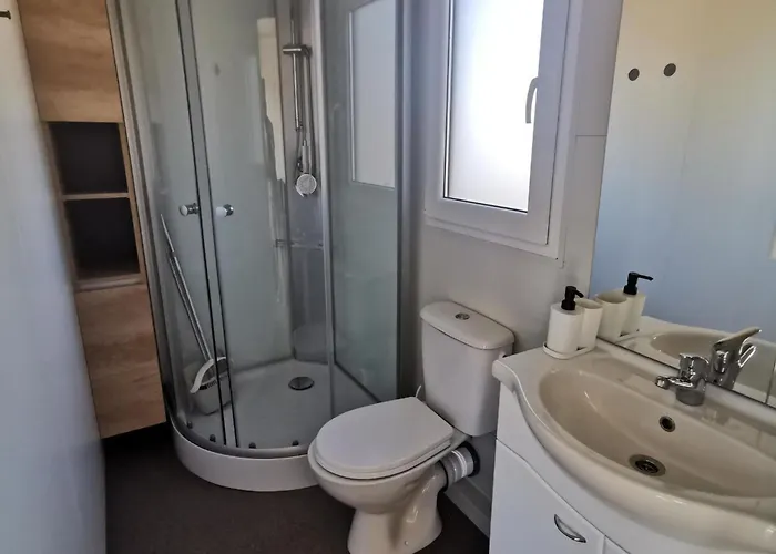 別荘 Standard Two Bedroom Mobile With Sea View And Terrace ピロヴァッツ