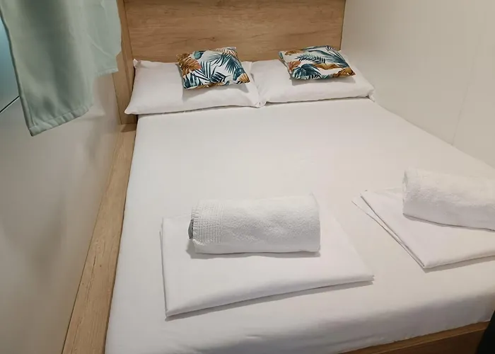 別荘 Standard Two Bedroom Mobile With Sea View And Terrace *