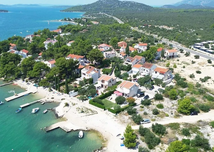 Standard Two Bedroom Mobile With Sea View And Terrace 別荘 ピロヴァッツ